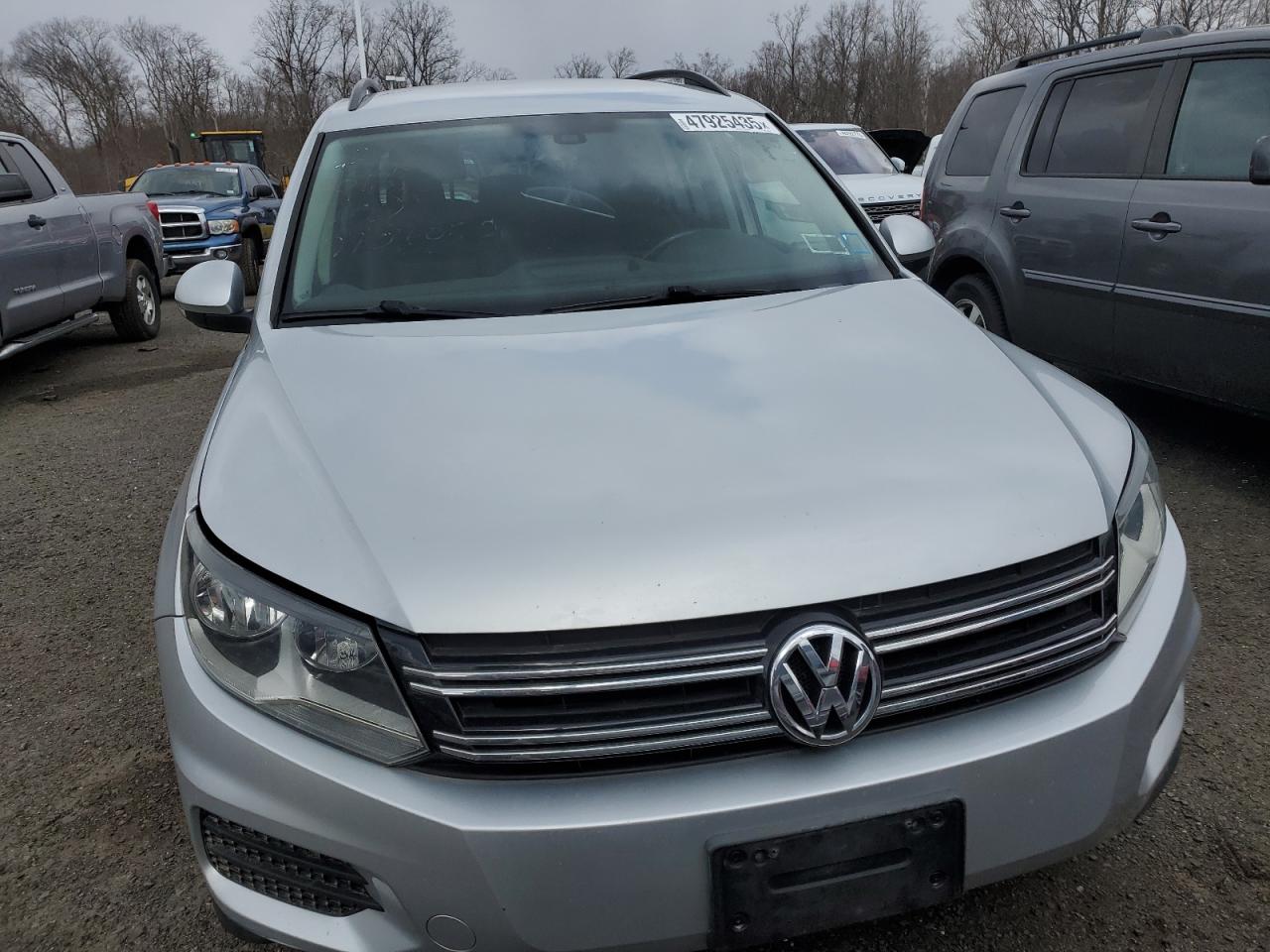 2017 Volkswagen Tiguan - Image 5