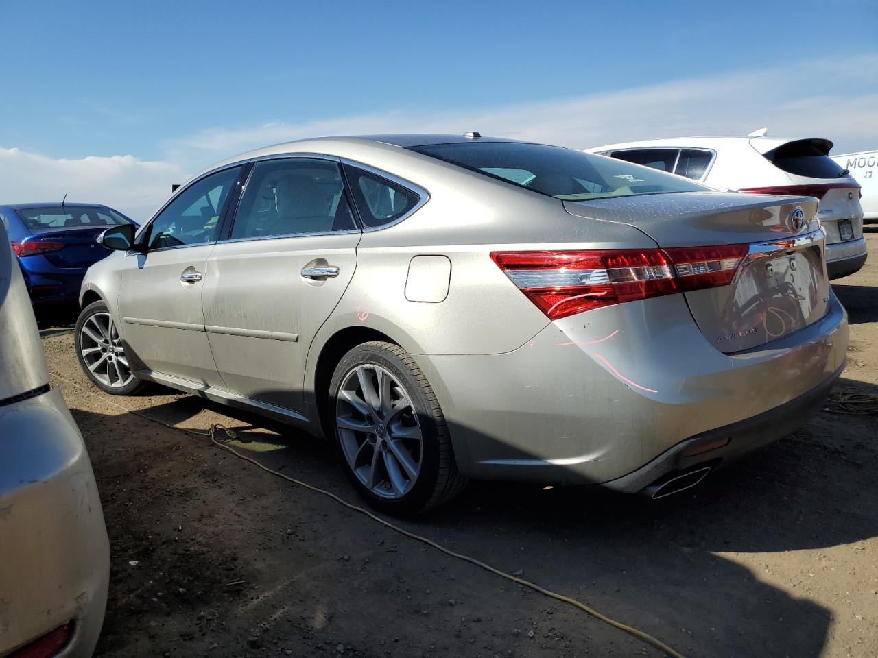 2014 Toyota Avalon - Image 2
