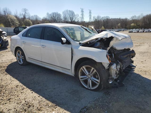 Седани VOLKSWAGEN PASSAT 2015 Білий