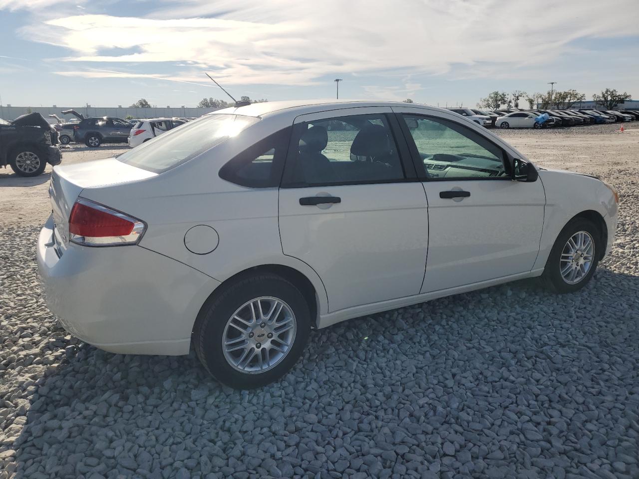2009 Ford Focus - Image 3