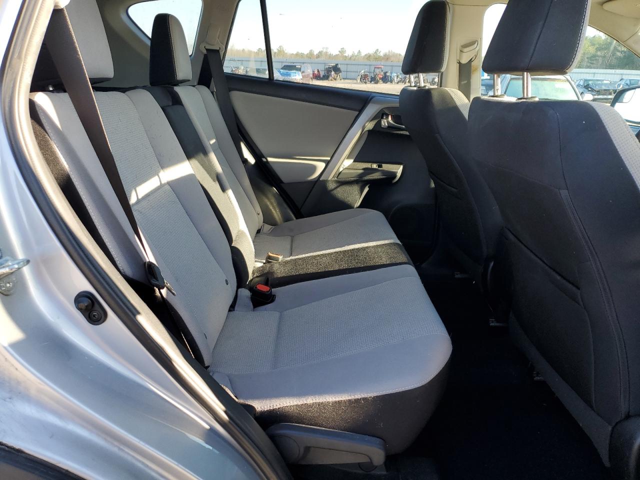 2016 Toyota RAV 4 - Image 11