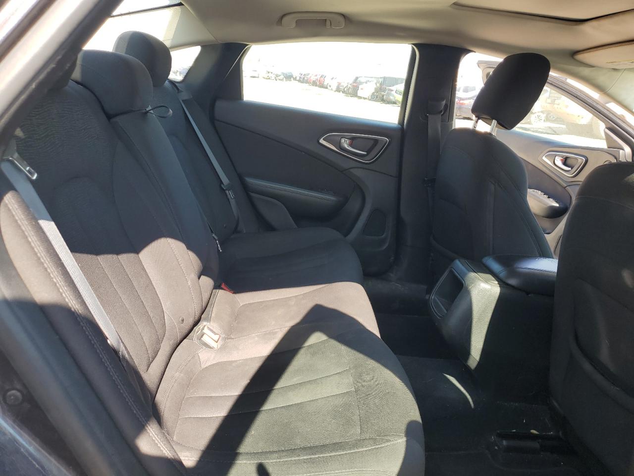 2015 Chrysler 200 - Image 10