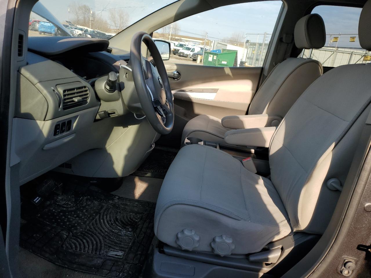 2009 Nissan Quest - Image 7