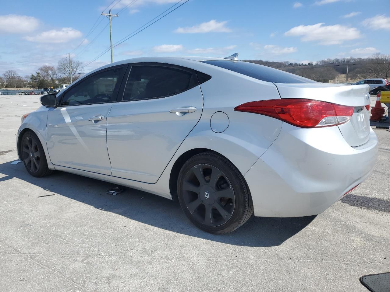 2012 Hyundai Elantra - Image 2
