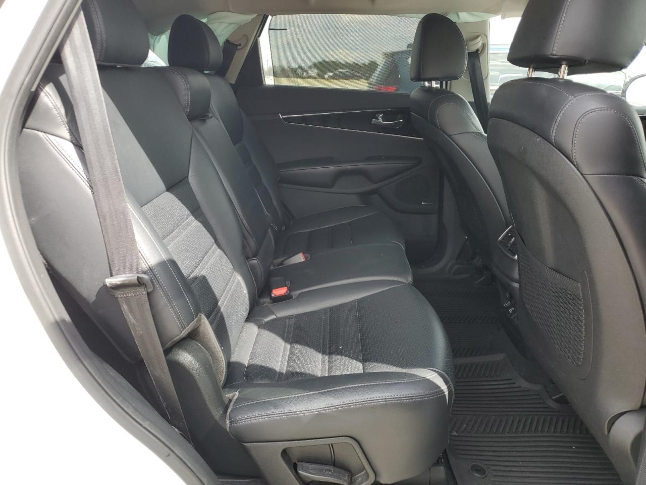 2019 Kia Sorento - Image 11