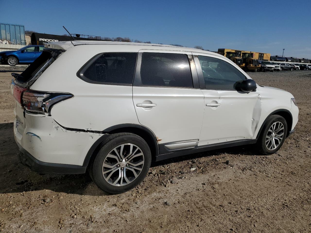 2016 Mitsubishi Outlander - Image 3