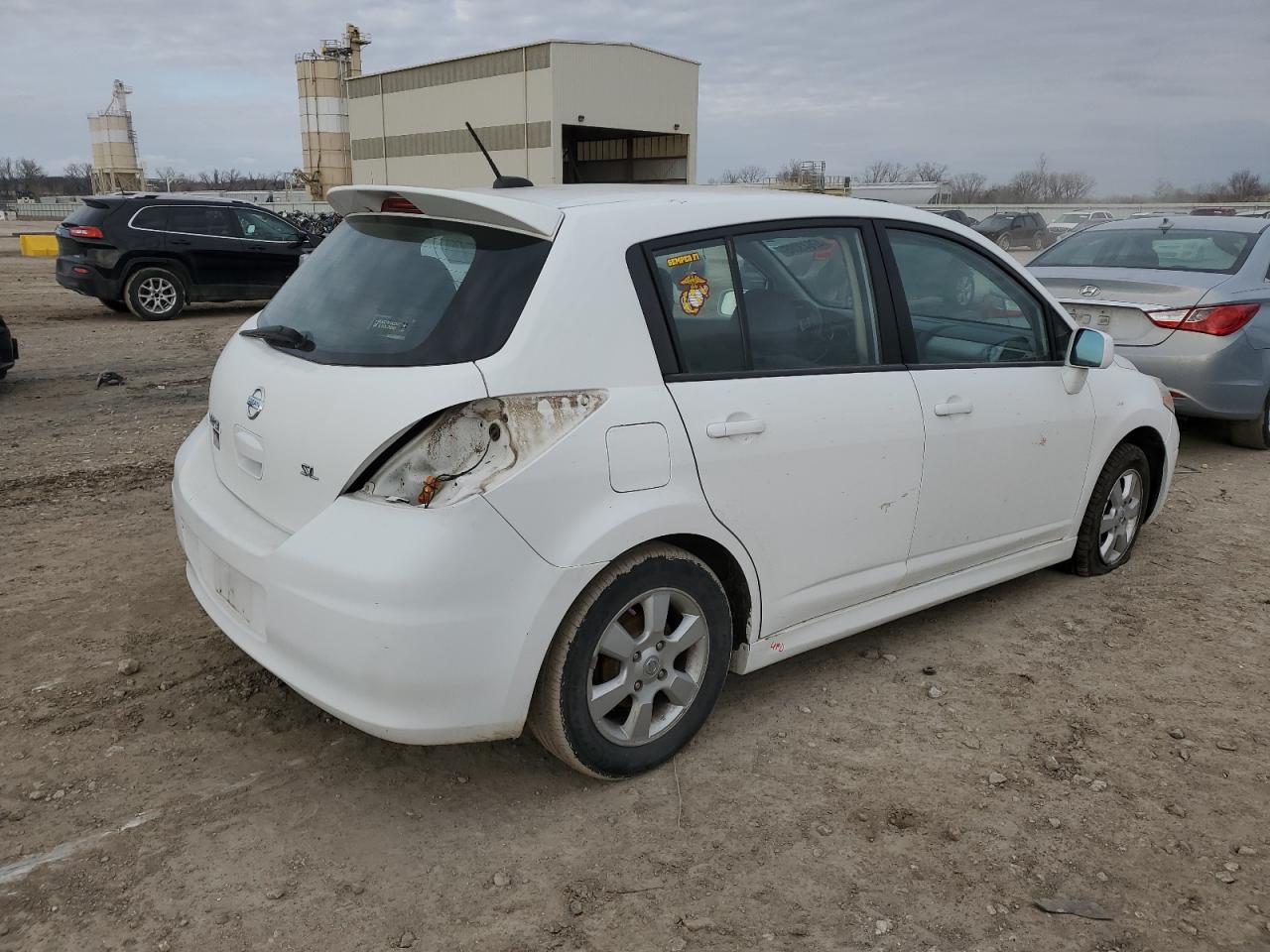 2011 Nissan Versa - Image 3