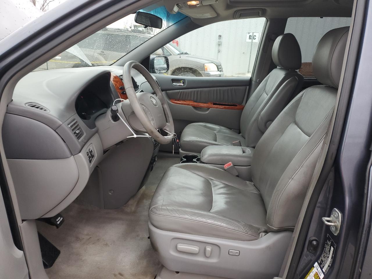 2009 Toyota Sienna - Image 7
