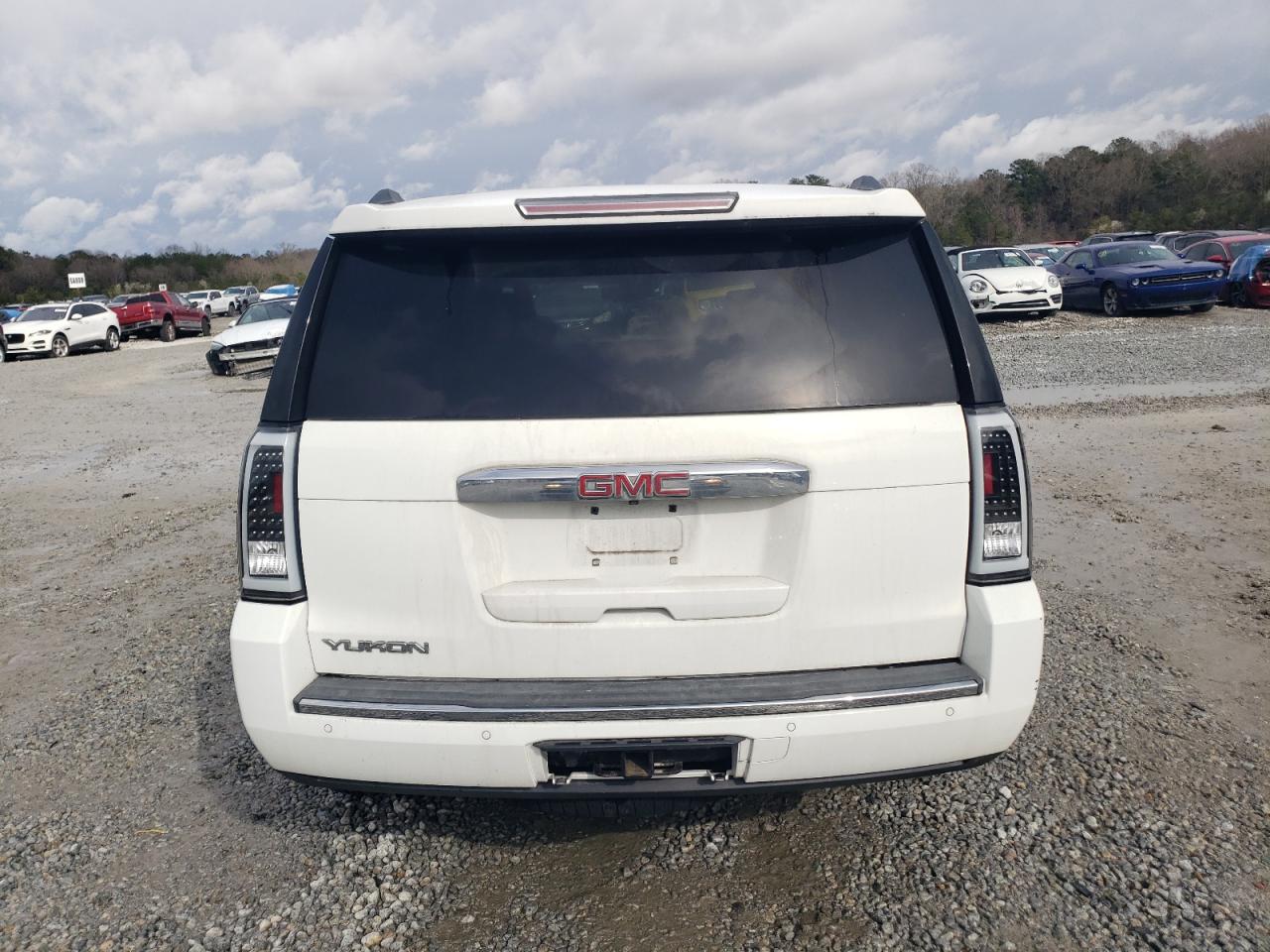 2015 GMC Yukon - Image 6