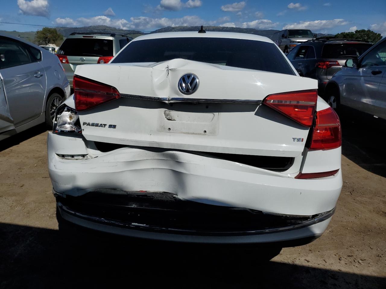 2016 Volkswagen Passat - Image 6