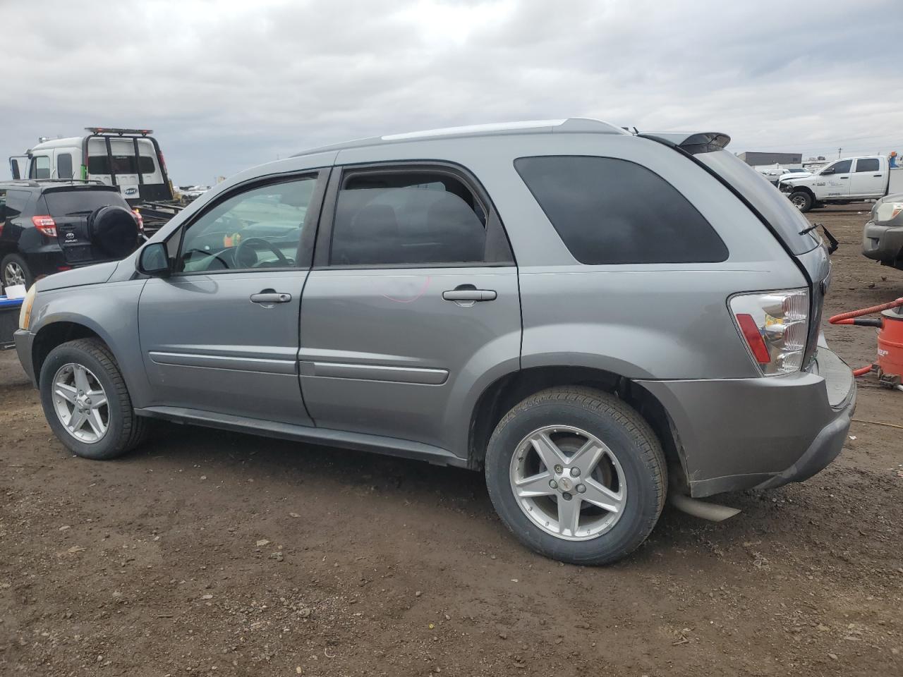 2005 Chevrolet Equinox - Image 2