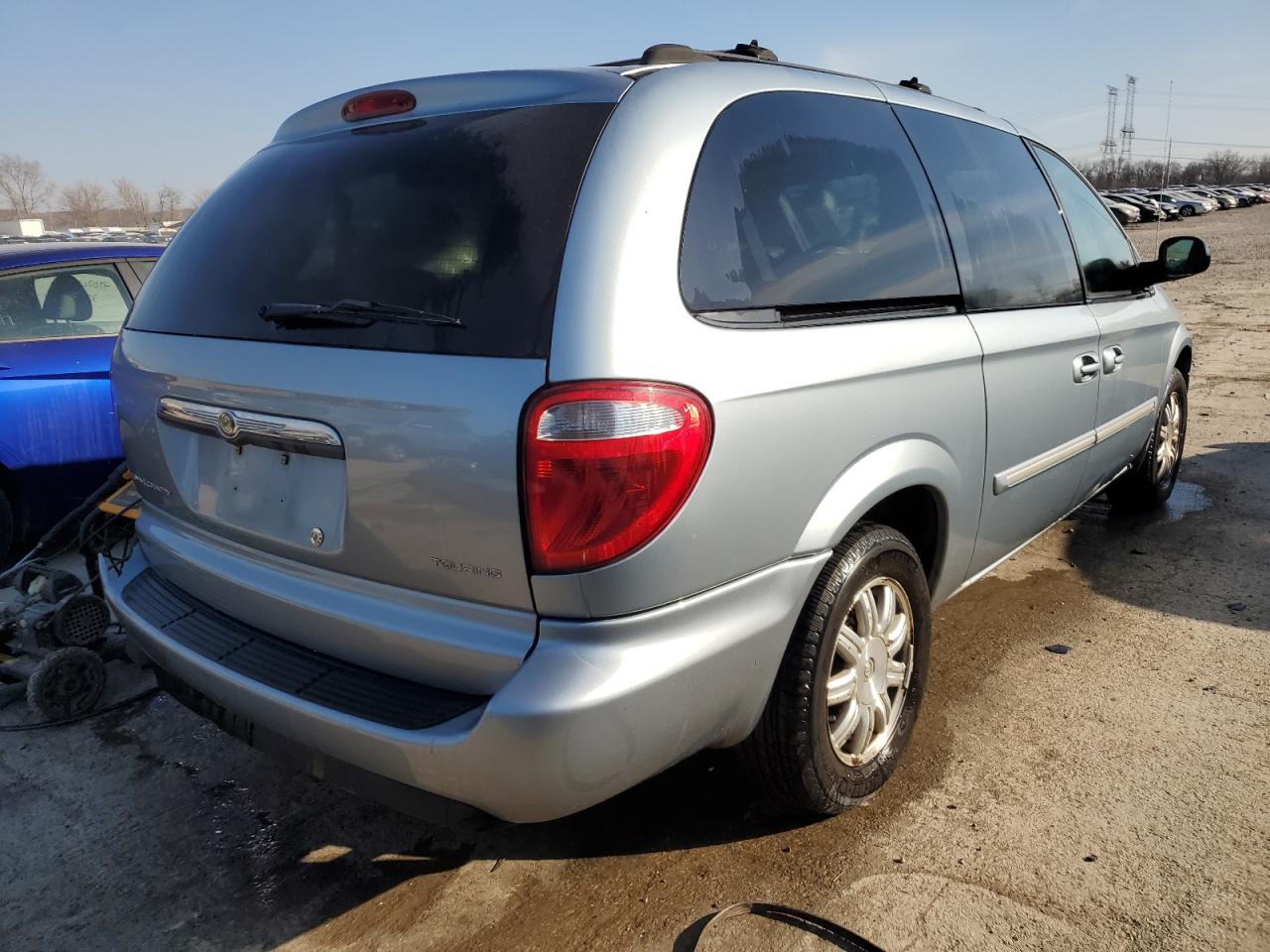 2005 Chrysler Town & Country - Image 3