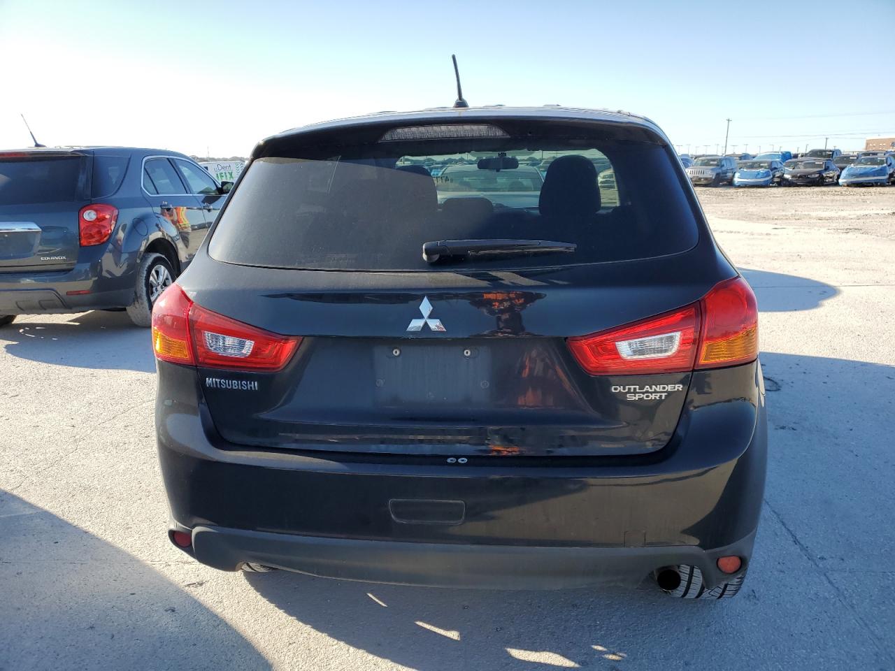 2015 Mitsubishi Outlander - Image 6