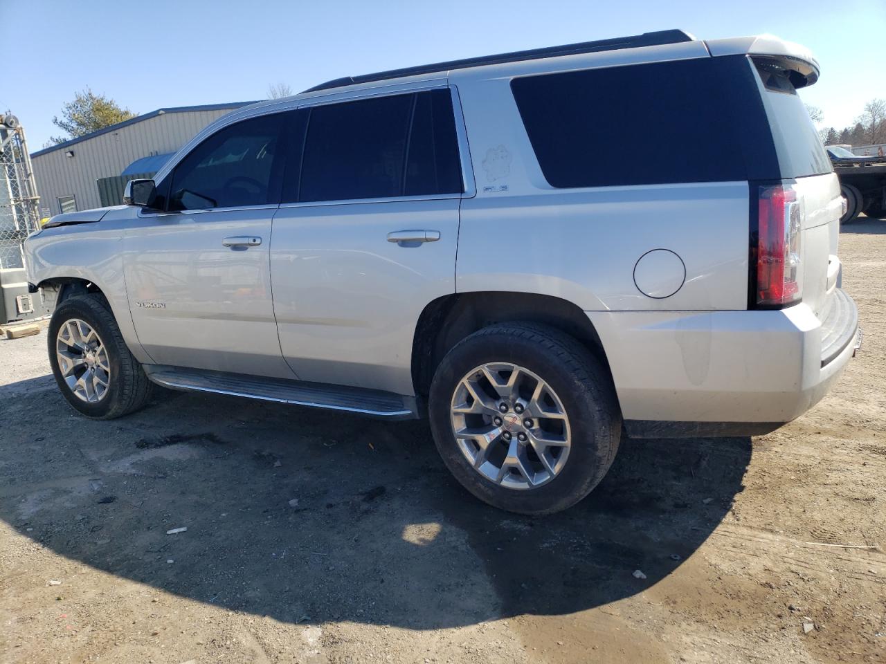 2015 GMC Yukon - Image 2