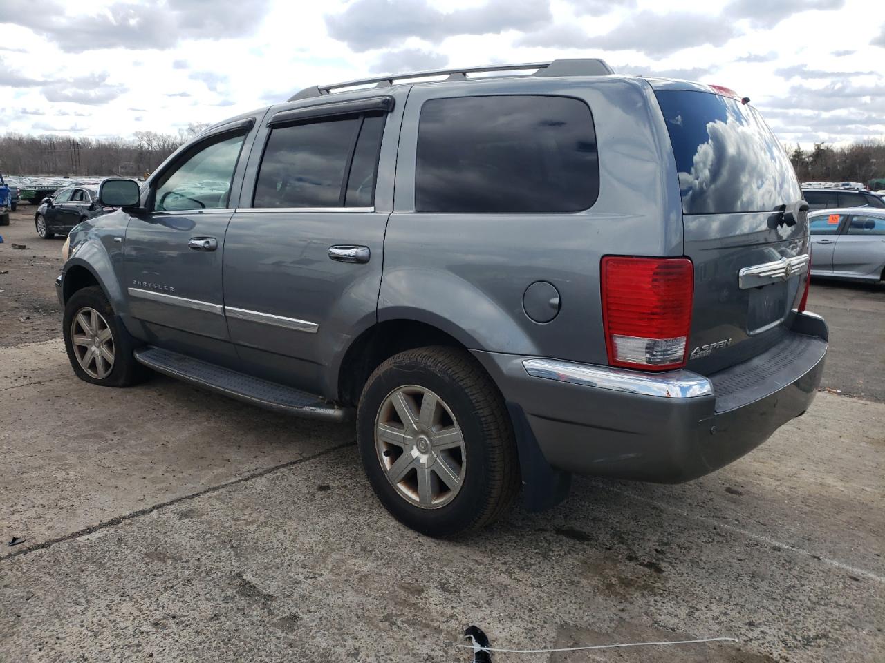 2008 Chrysler Aspen - Image 2