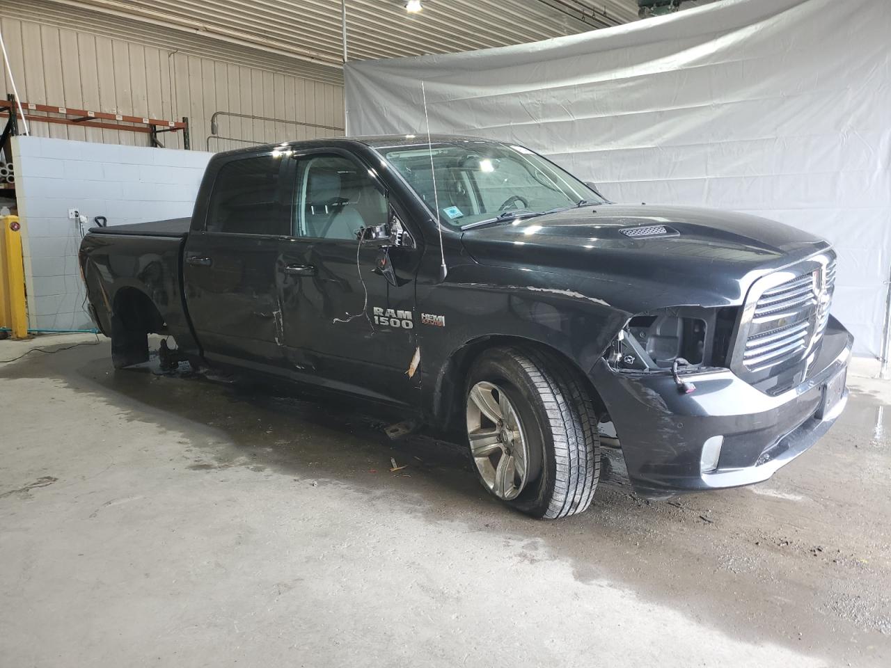 2016 RAM 1500 - Image 4