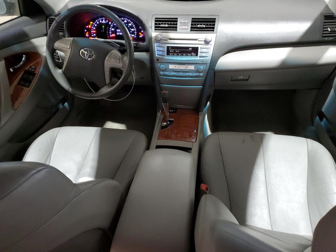 2011 Toyota Camry - Image 8