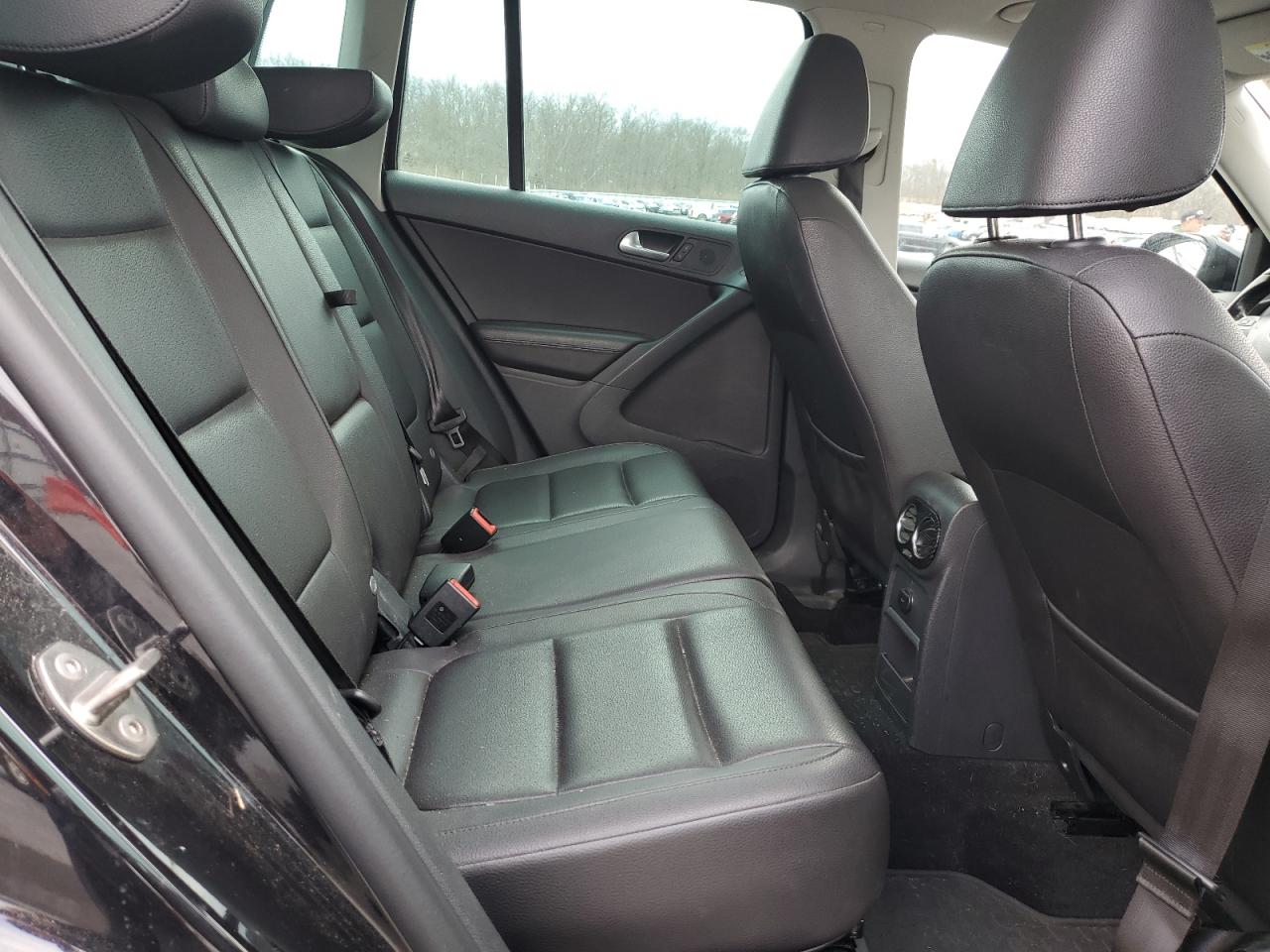 2016 Volkswagen Tiguan - Image 10
