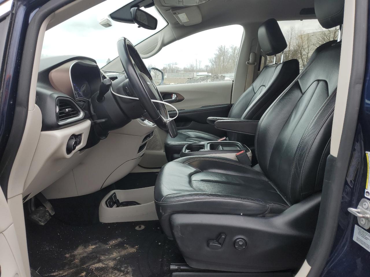 2017 Chrysler Pacifica - Image 7