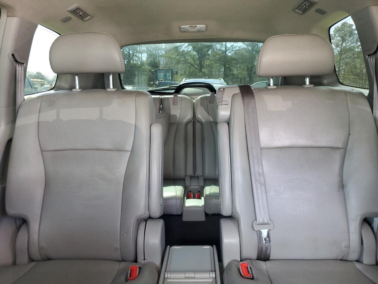 2013 Toyota Highlander - Image 10