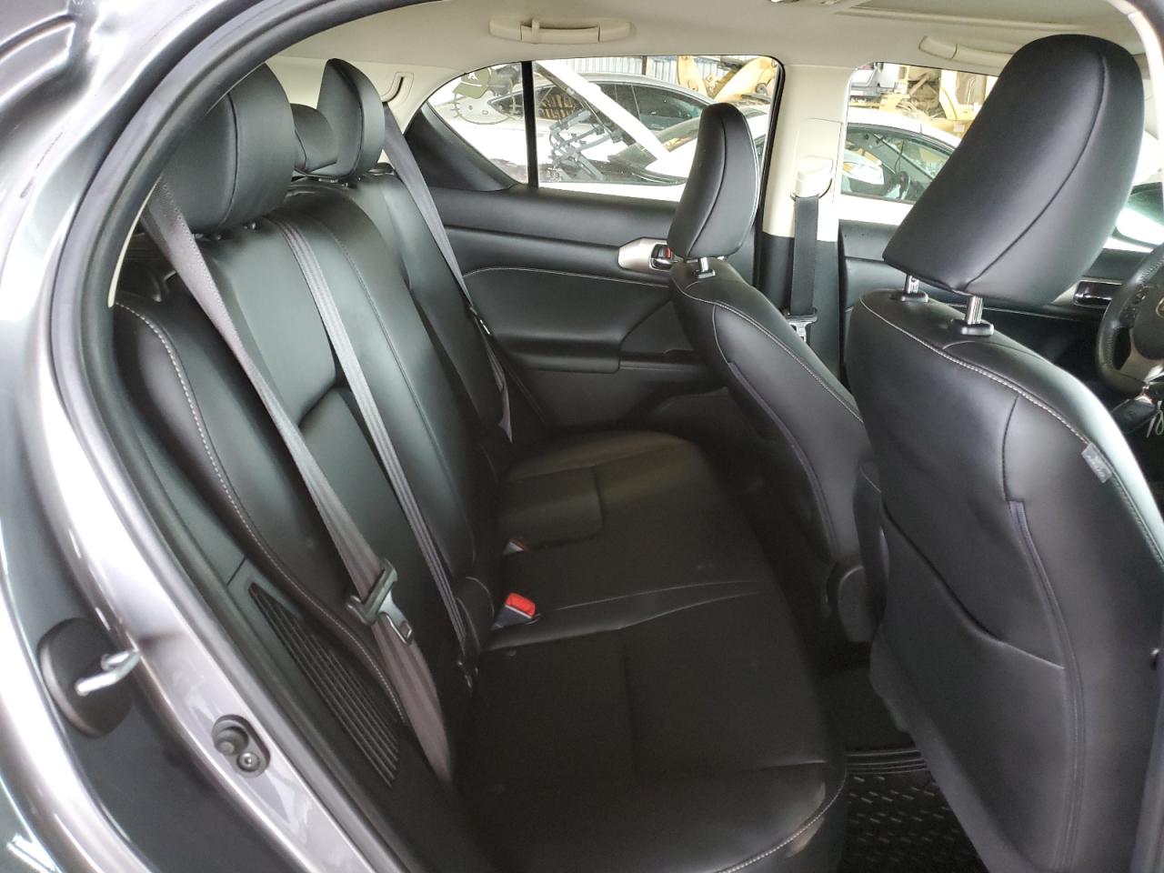 2015 Lexus CT - Image 10