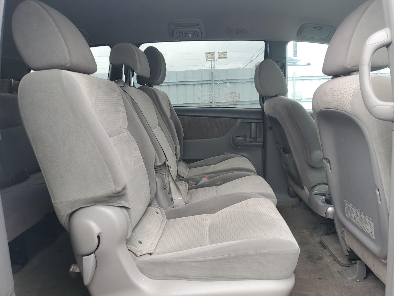 2010 Toyota Sienna - Image 11