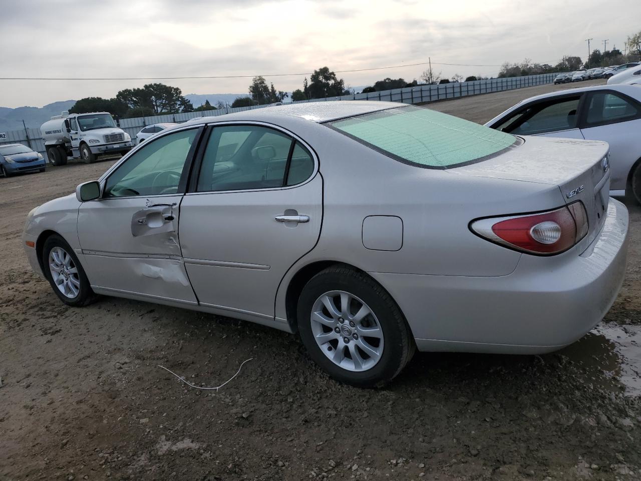 2004 Lexus ES - Image 2