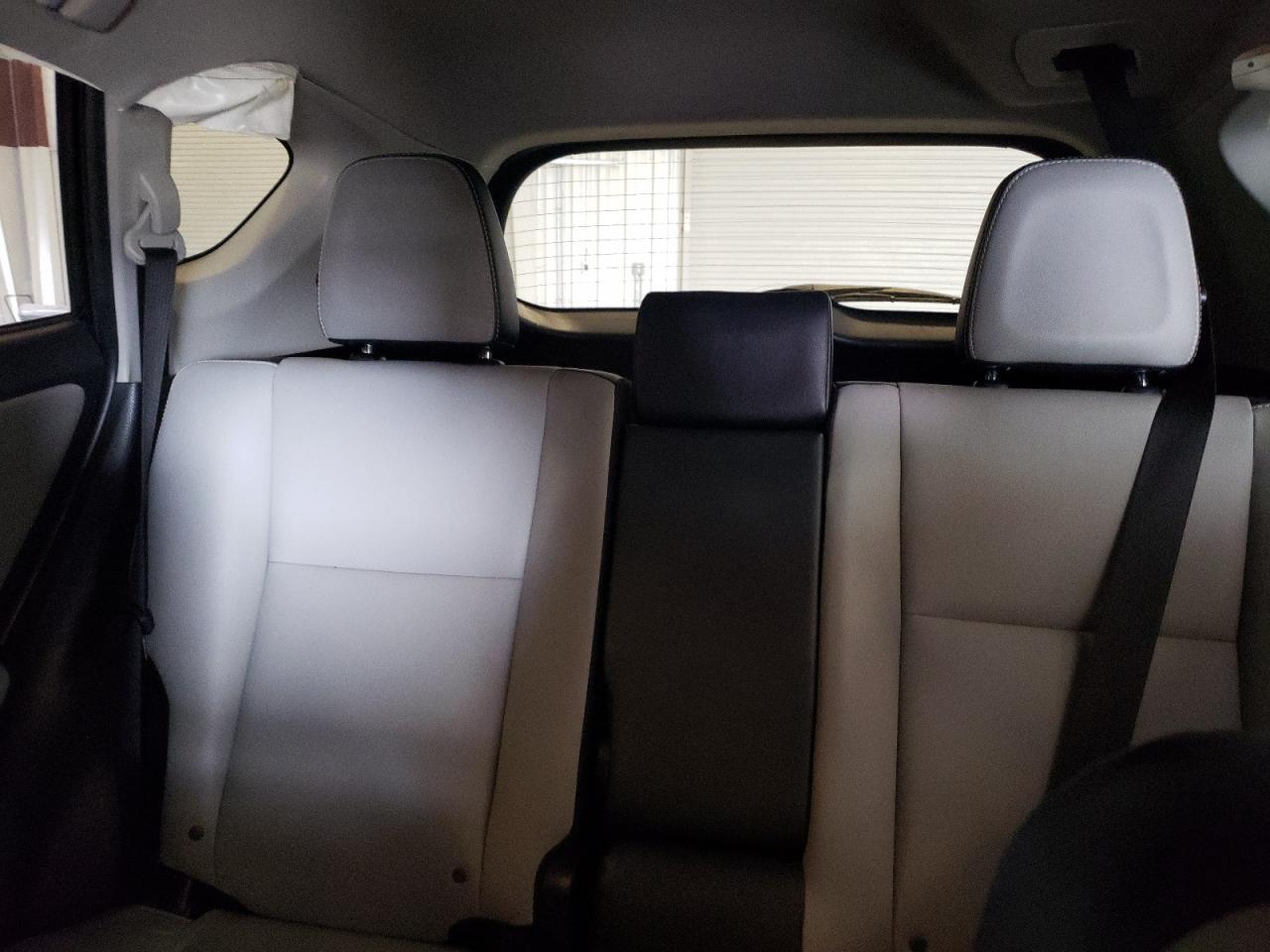 2018 Toyota RAV 4 - Image 10