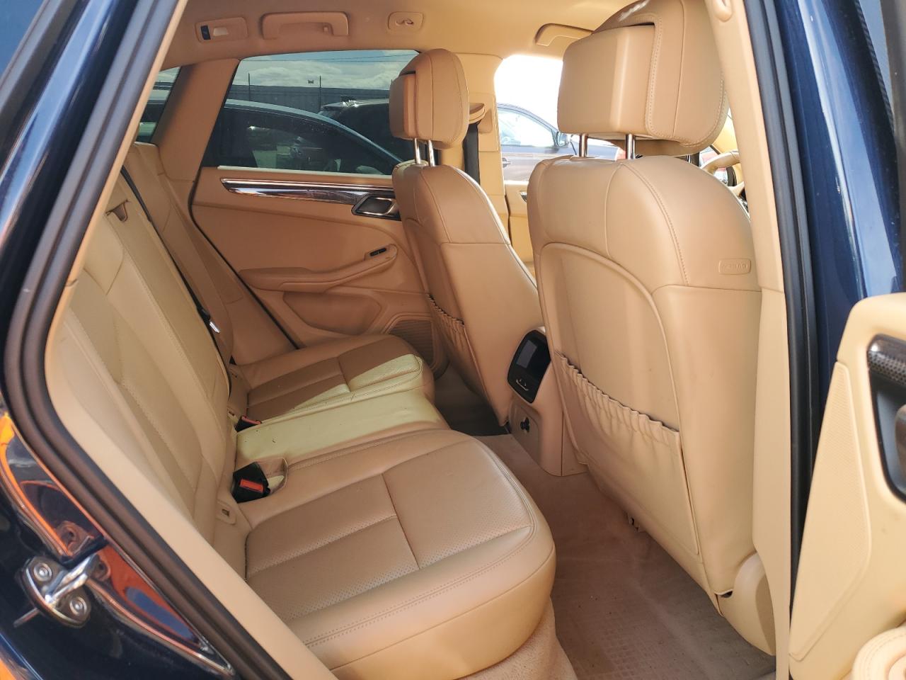 2015 Porsche Macan - Image 10