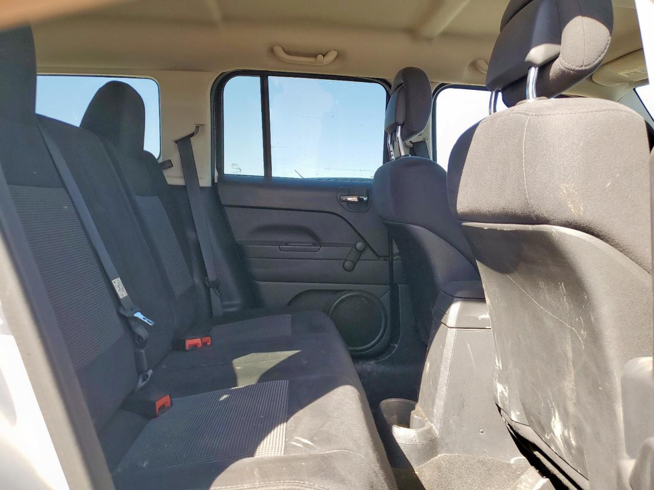 2011 Jeep Liberty (Patriot) - Image 11