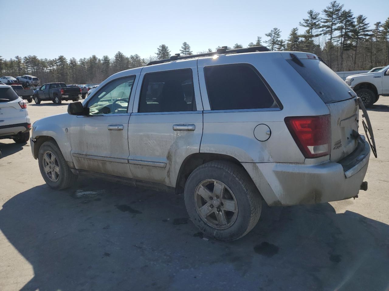 2005 Jeep Grand Cherokee - Image 2