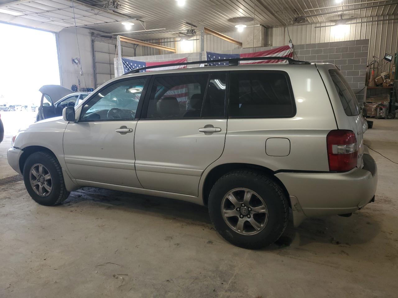 2005 Toyota Highlander - Image 2