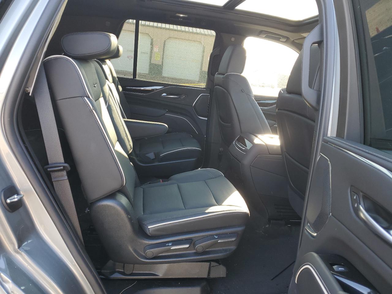 2023 Cadillac Escalade - Image 10