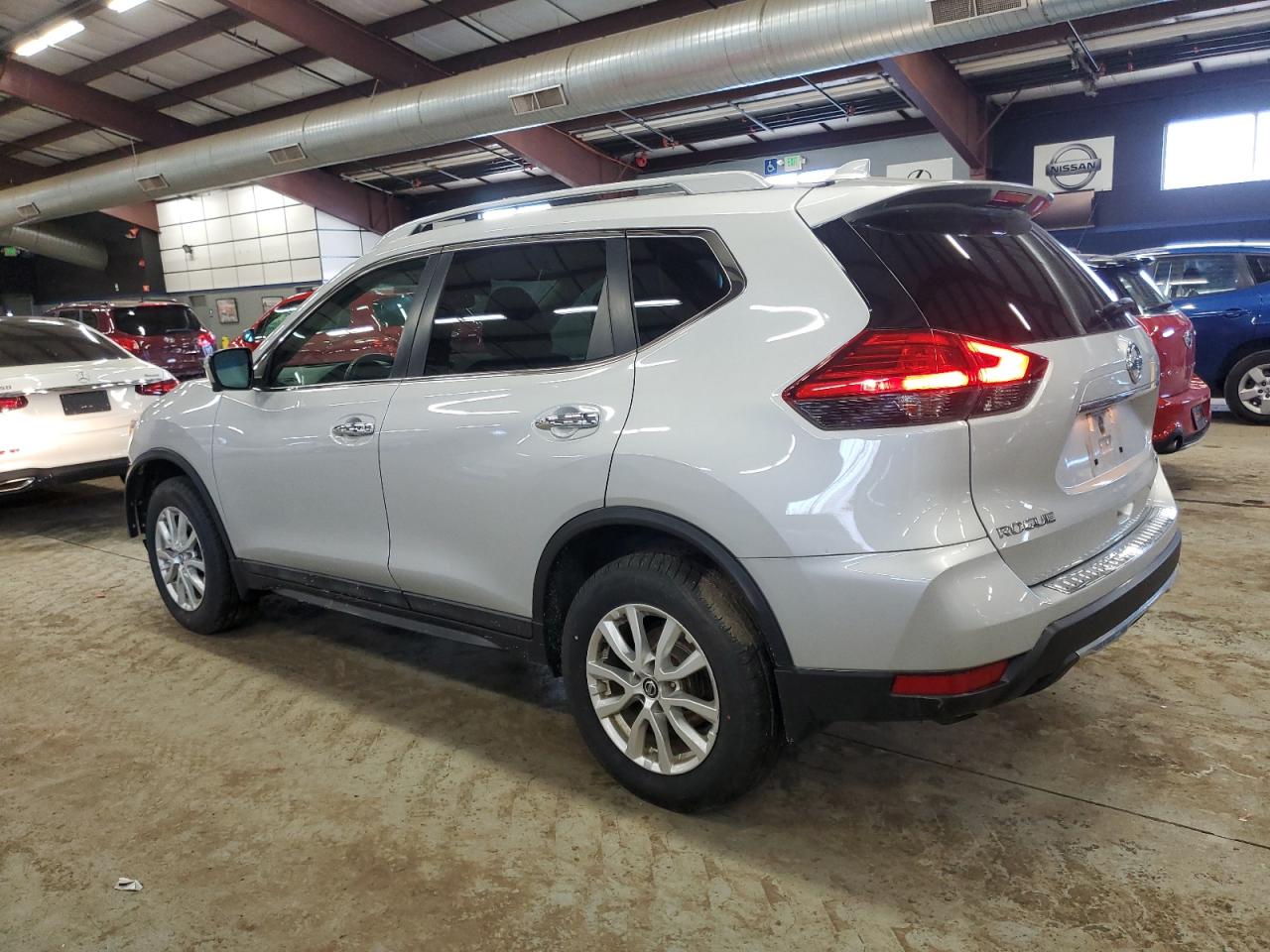 2017 Nissan Rogue - Image 2