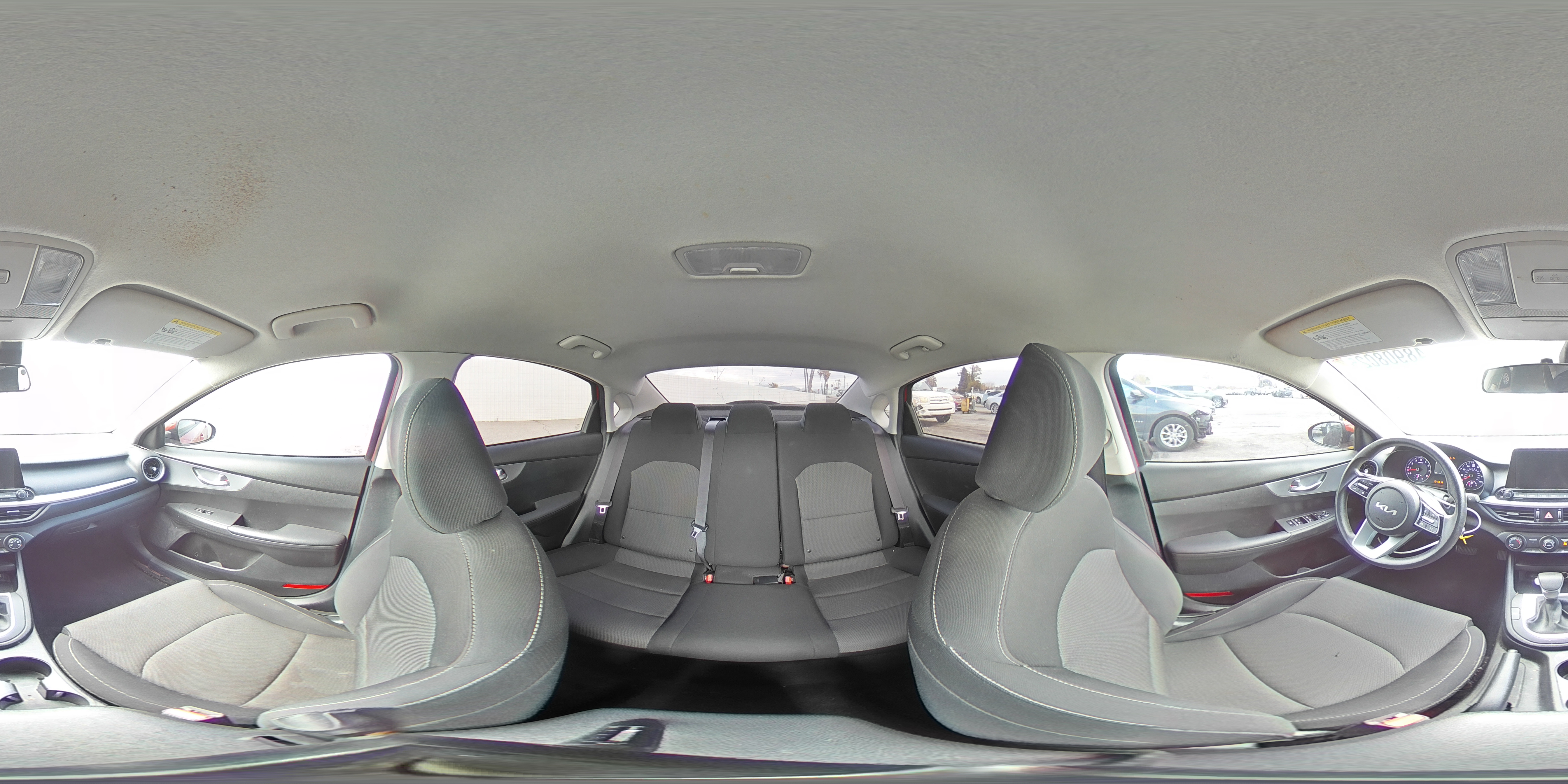 2022 Kia Forte - Image 13