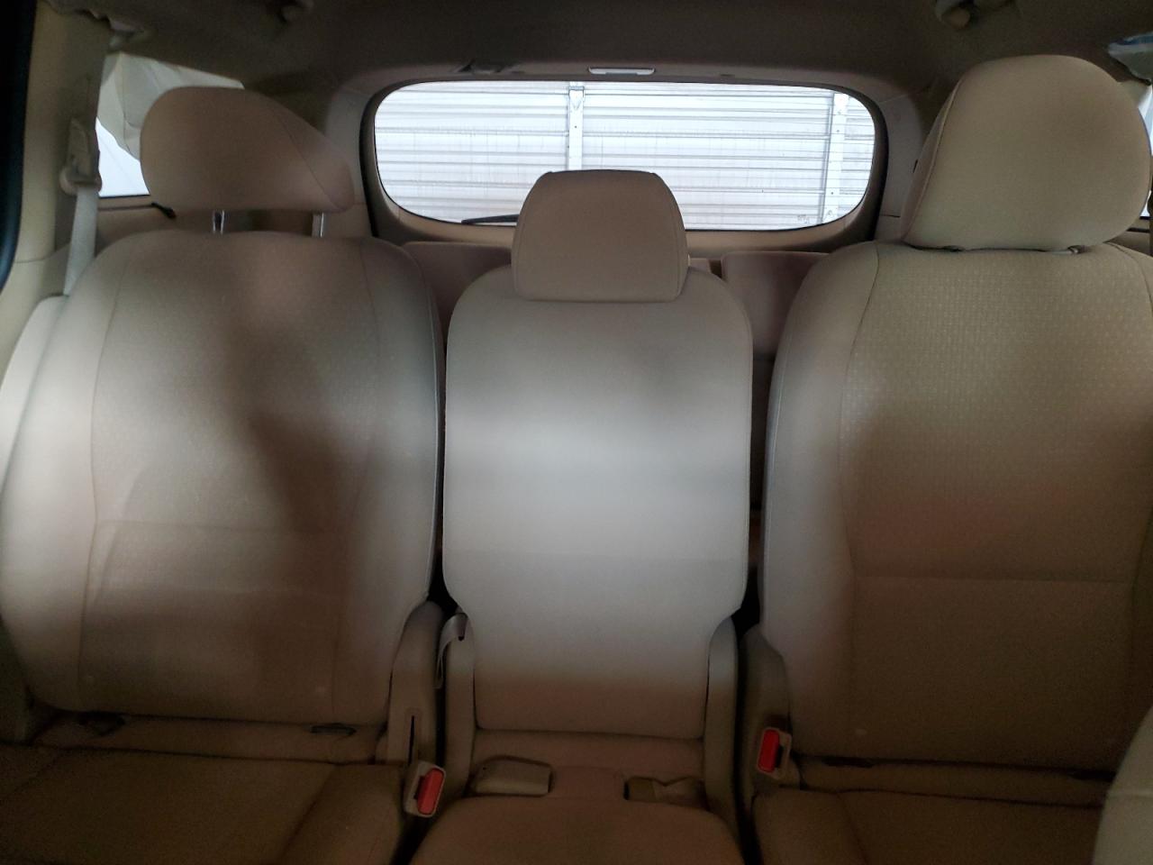 2016 Kia Sedona - Image 10