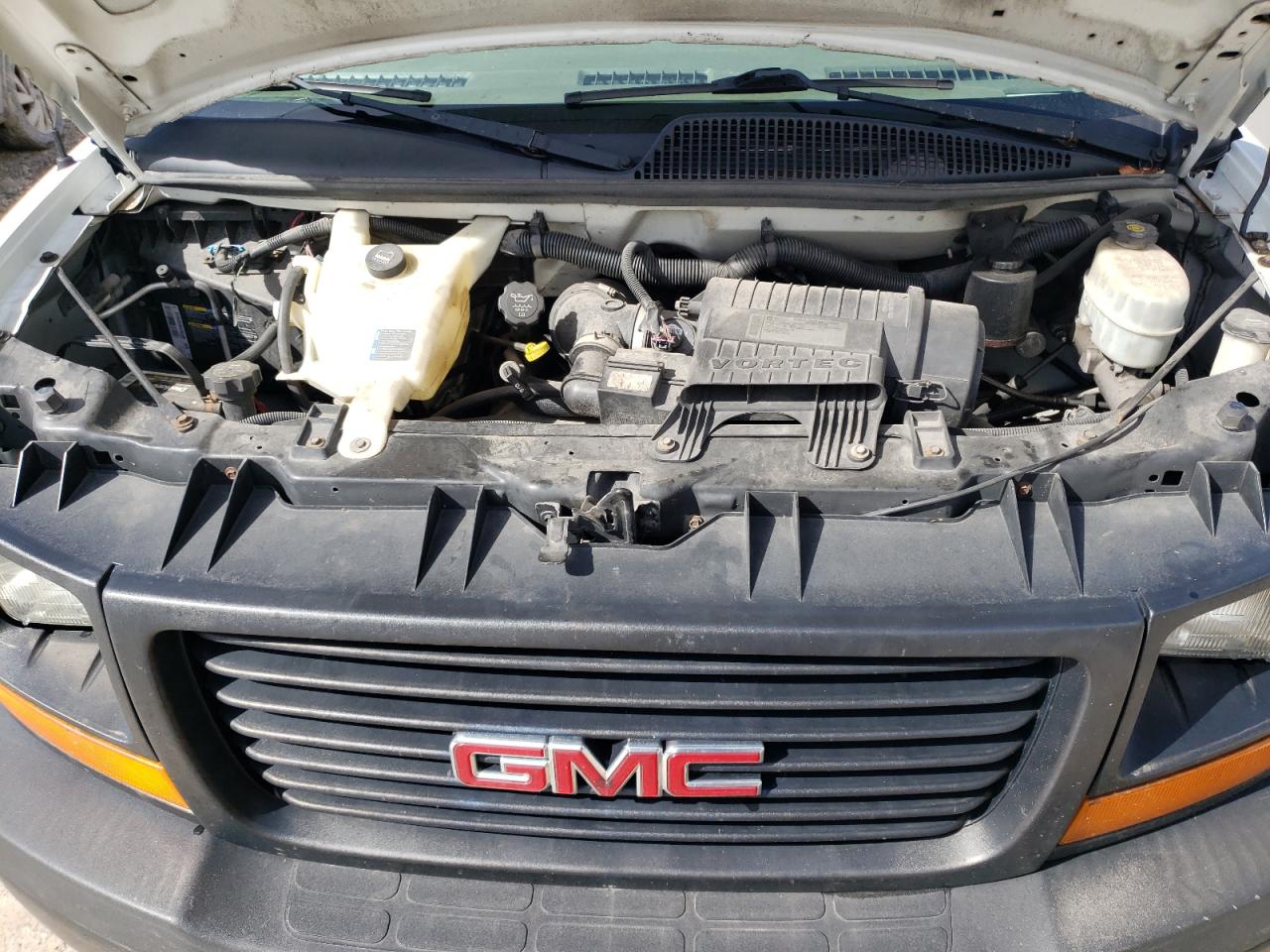 2011 GMC Savana - Image 12