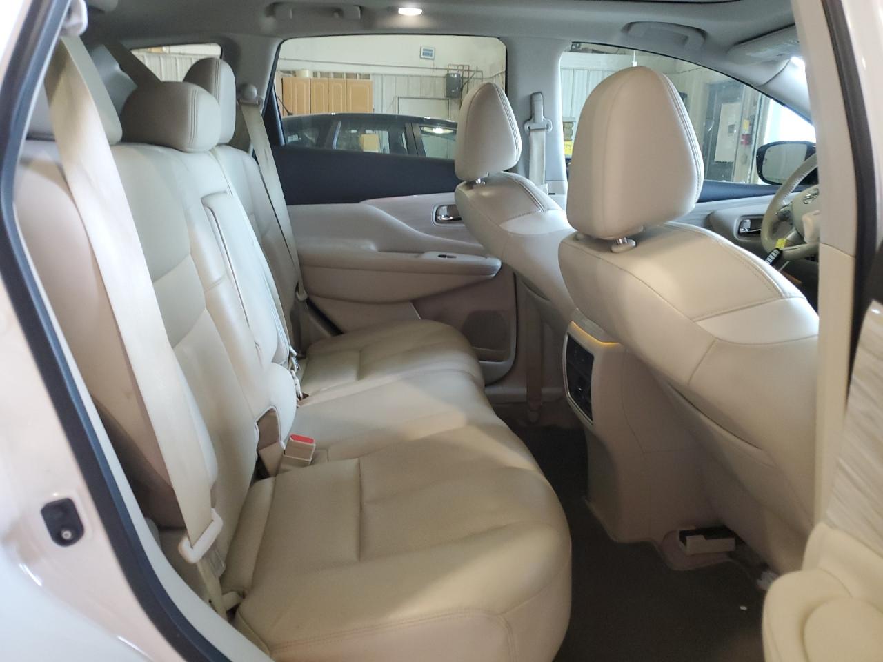 2015 Nissan Murano - Image 11