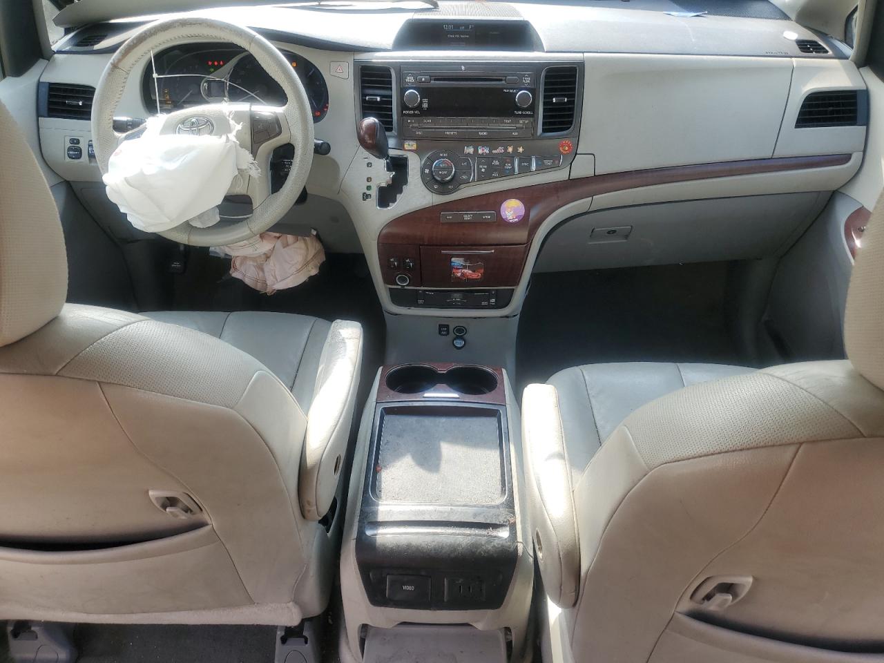 2011 Toyota Sienna - Image 8