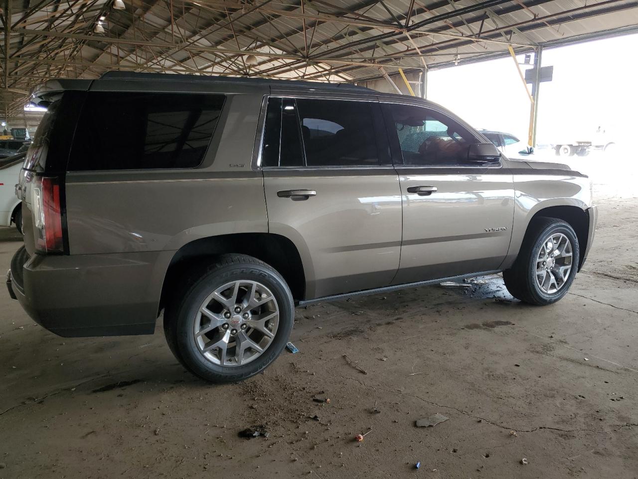 2016 GMC Yukon - Image 3