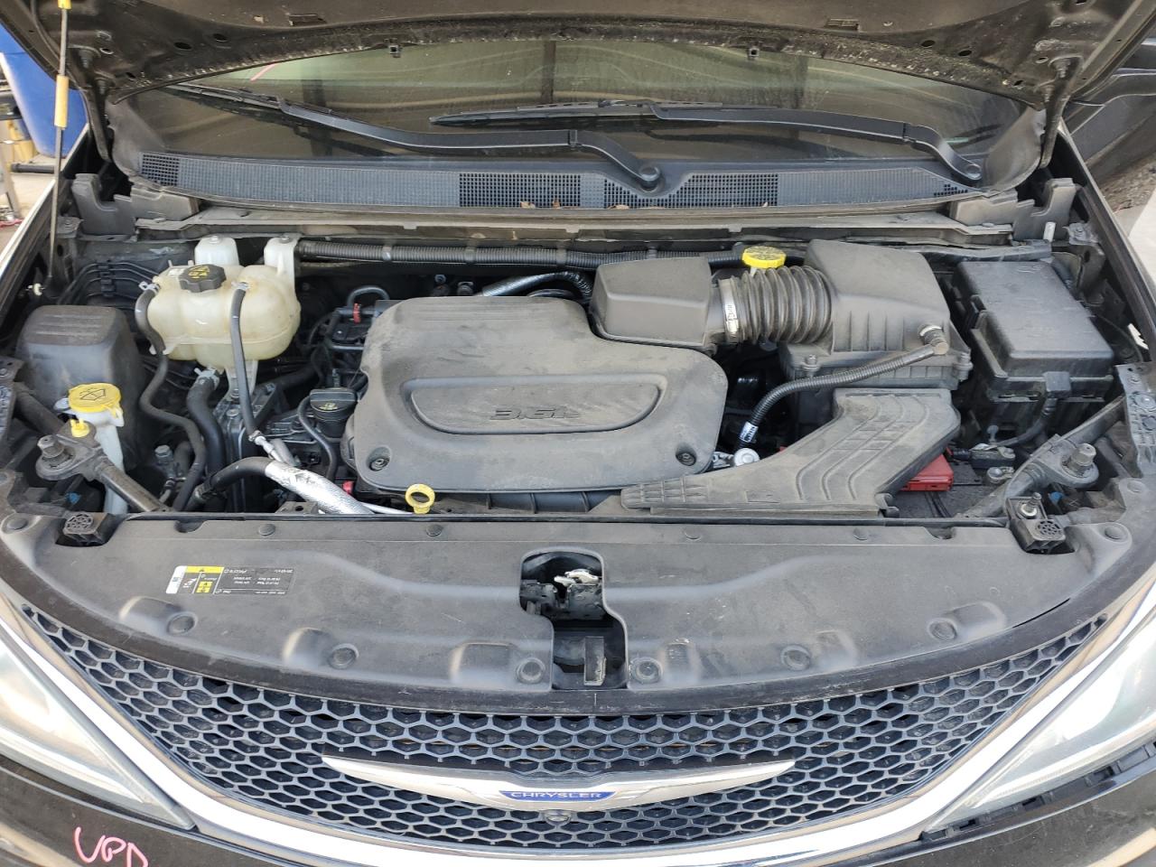 2019 Chrysler Pacifica - Image 11