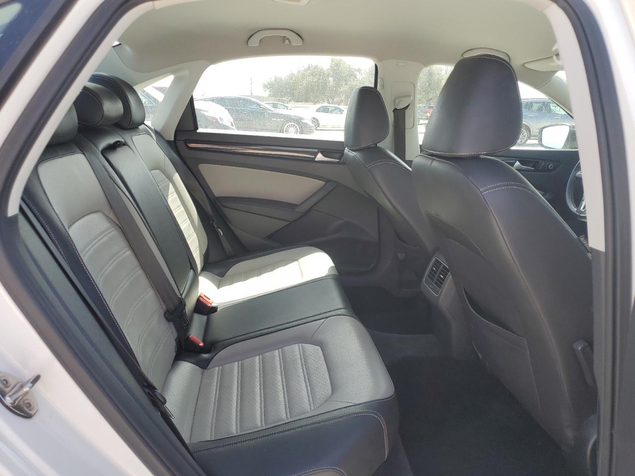 2015 Volkswagen Passat - Image 10