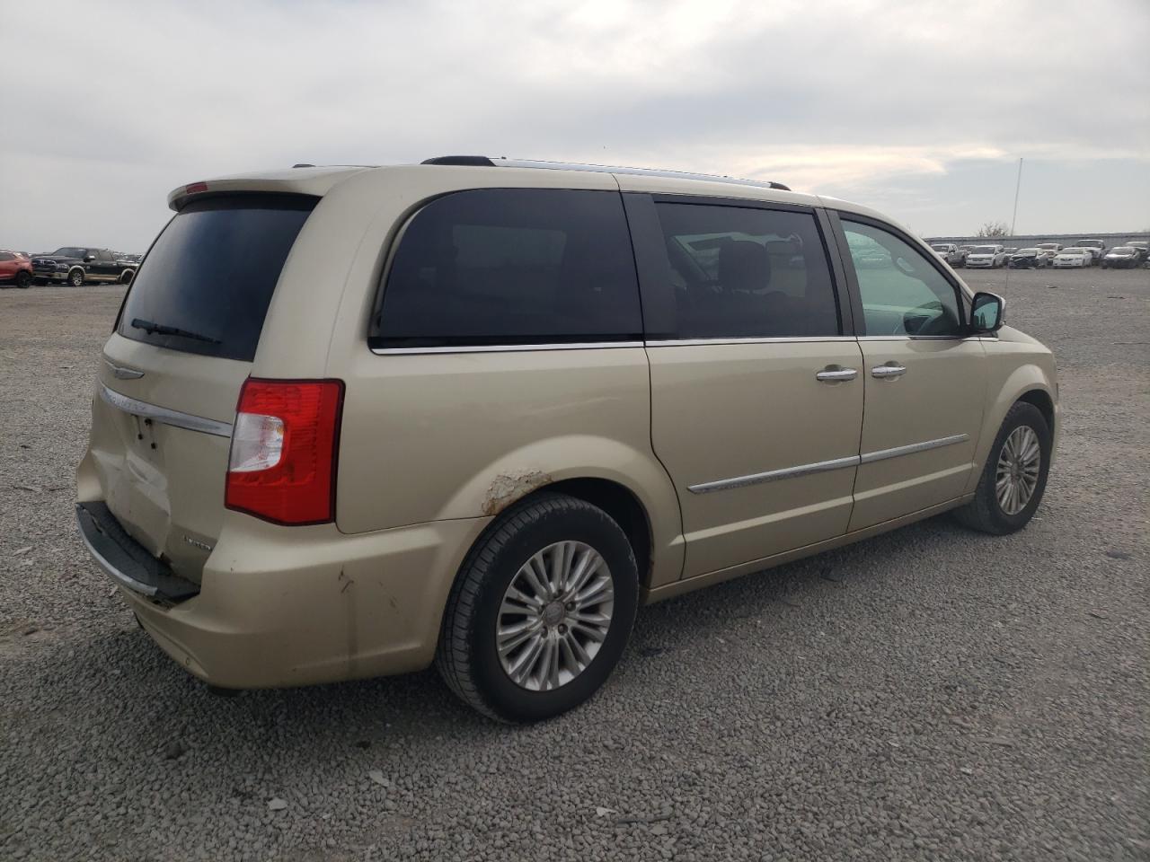 2012 Chrysler Town & Country - Image 3
