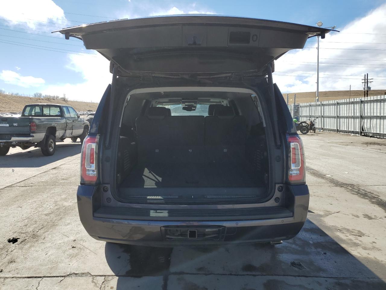 2016 GMC Yukon - Image 6
