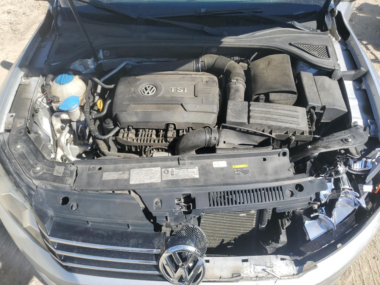 2015 Volkswagen Passat - Image 13