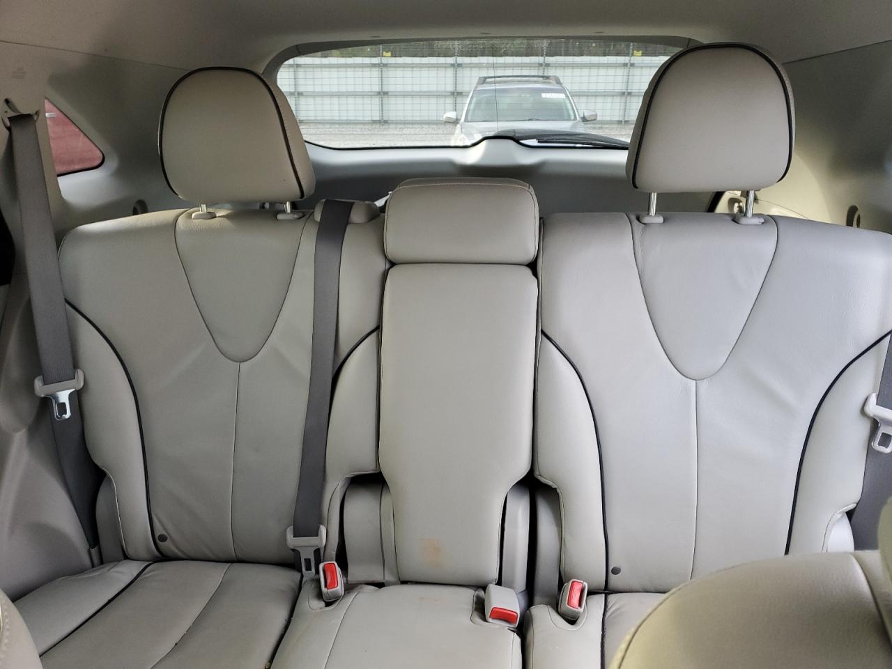 2010 Toyota Venza - Image 10