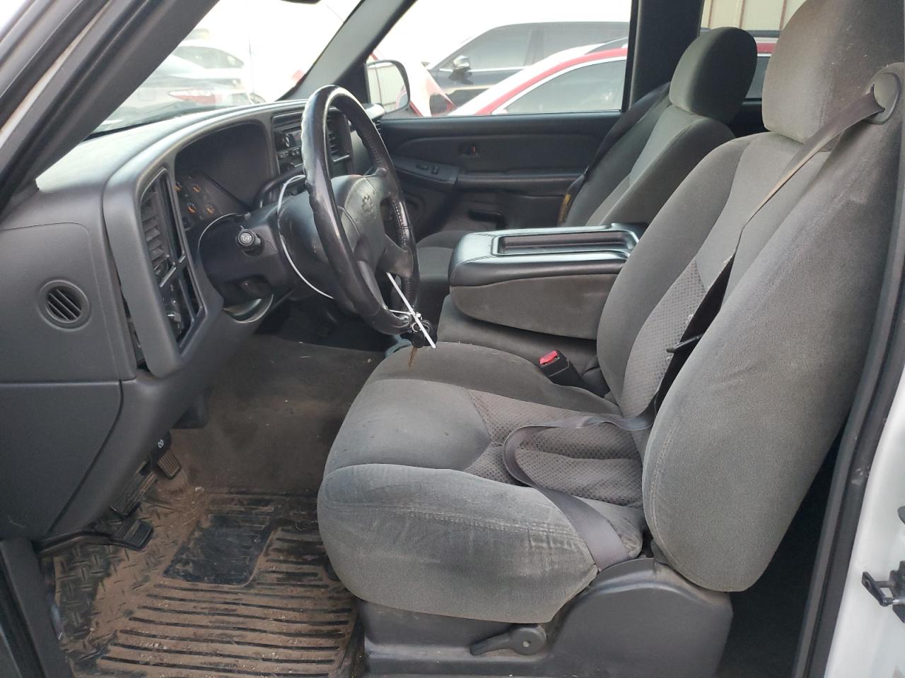 2004 Chevrolet Silverado - Image 7