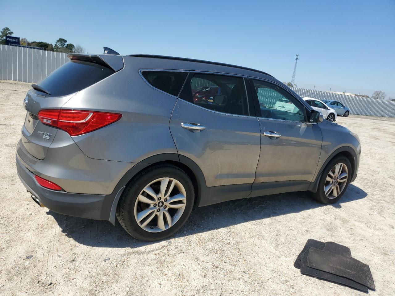 2016 Hyundai Santa Fe - Image 3