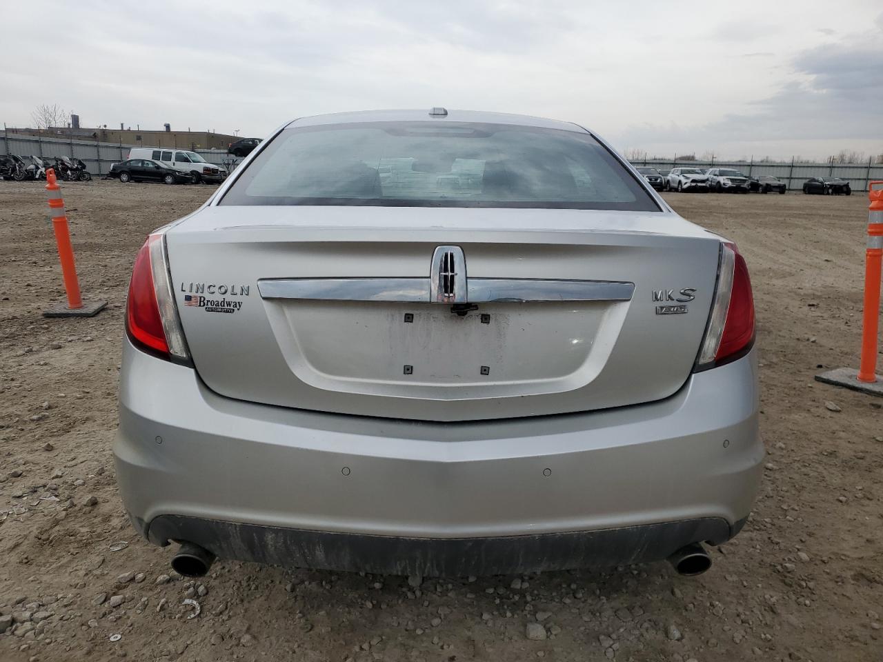 2010 Lincoln MKS - Image 6