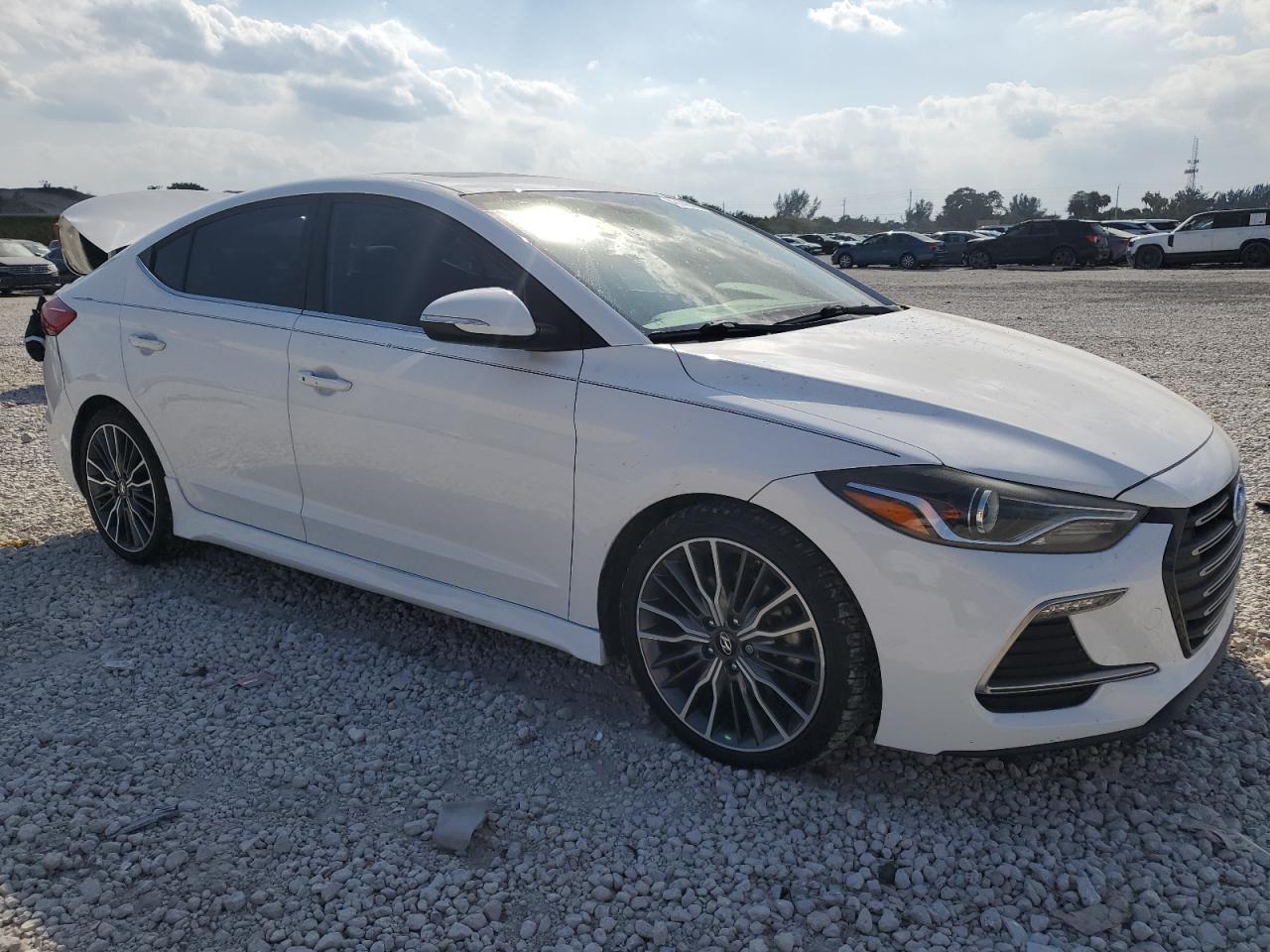 2018 Hyundai Elantra - Image 4